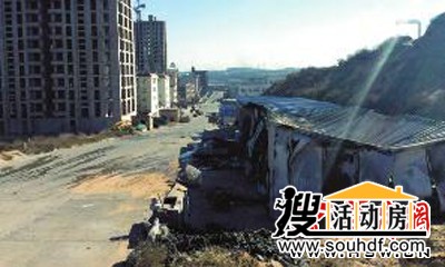 拖欠農民工工資，工人一氣之下點著彩鋼房