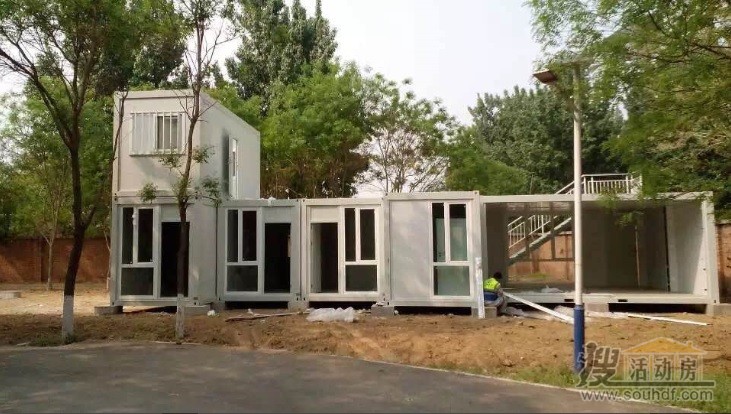 由集裝箱搭建的社區(qū)主題結(jié)構(gòu)完成了