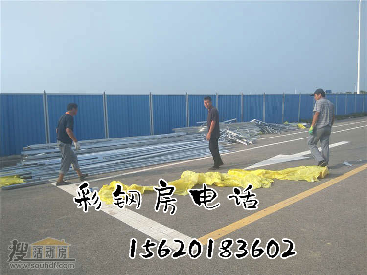 彩鋼房材料運送到現場
